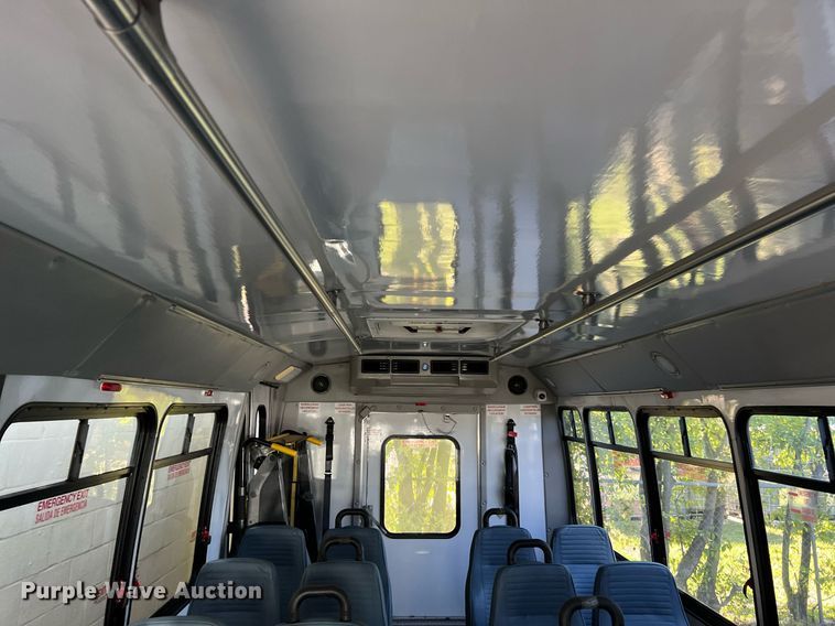 image for item MH9940 2011 Ford E450  shuttle bus