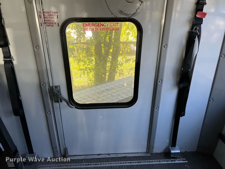 image for item MH9940 2011 Ford E450  shuttle bus