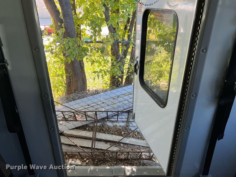 image for item MH9940 2011 Ford E450  shuttle bus