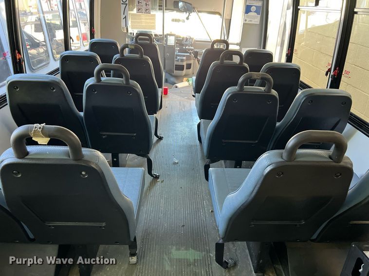 image for item MH9940 2011 Ford E450  shuttle bus