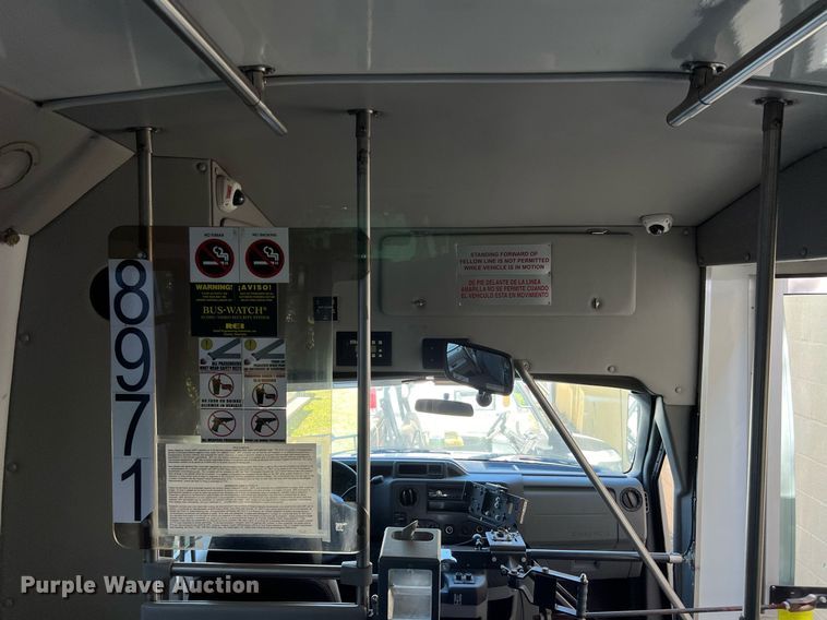 image for item MH9940 2011 Ford E450  shuttle bus