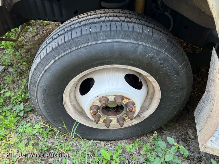 image for item MH9940 2011 Ford E450  shuttle bus