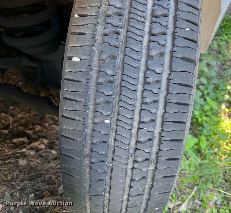 image for item MH9940 2011 Ford E450  shuttle bus