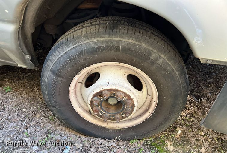 image for item MH9940 2011 Ford E450  shuttle bus