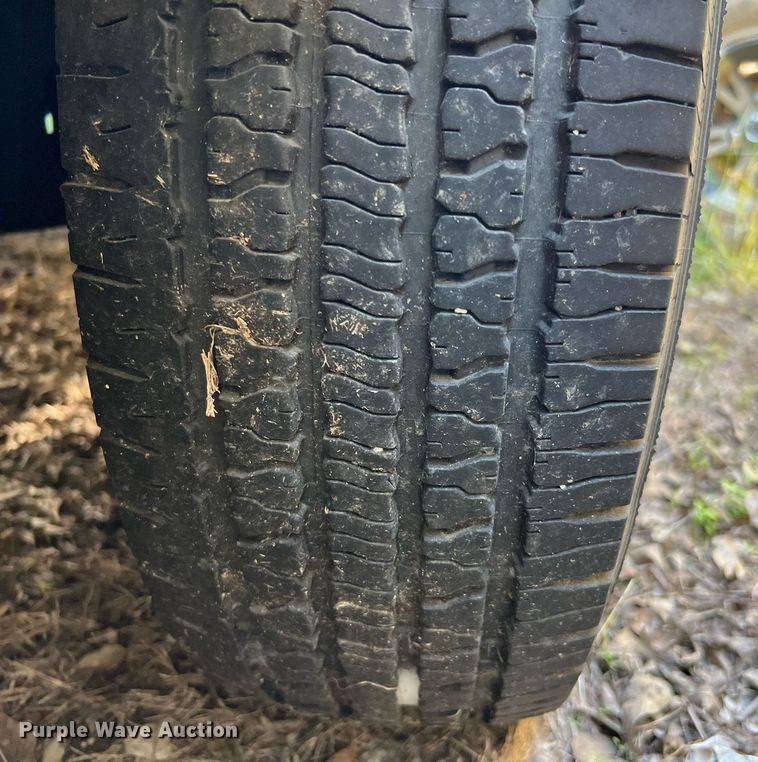 image for item MH9940 2011 Ford E450  shuttle bus