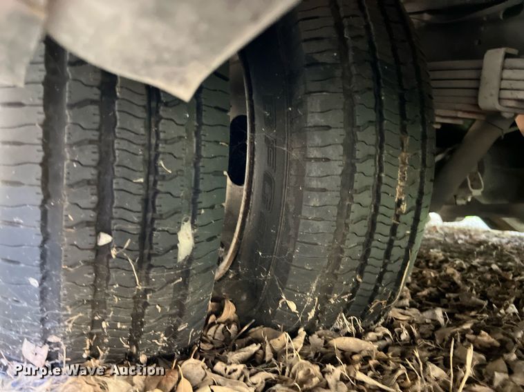 image for item MH9940 2011 Ford E450  shuttle bus