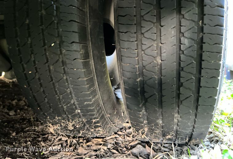 image for item MH9940 2011 Ford E450  shuttle bus