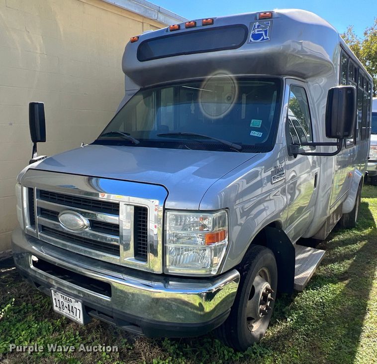 image for item MH9942 2014 Ford E350  shuttle bus