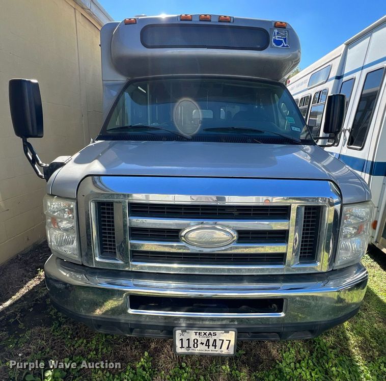 image for item MH9942 2014 Ford E350  shuttle bus