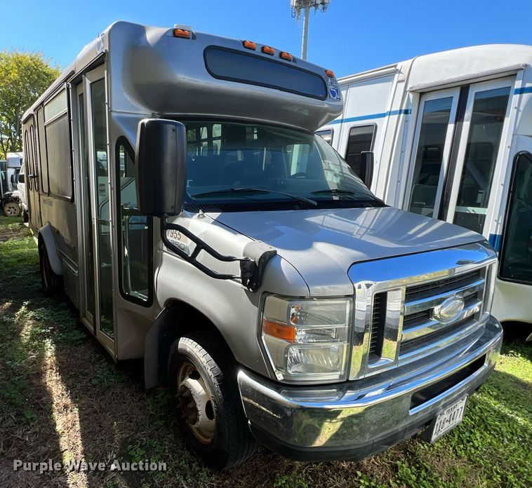 image for item MH9942 2014 Ford E350  shuttle bus