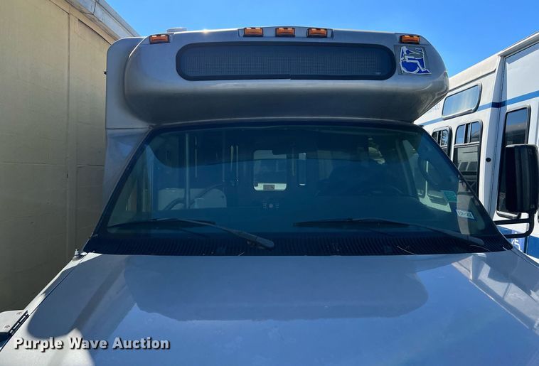 image for item MH9942 2014 Ford E350  shuttle bus