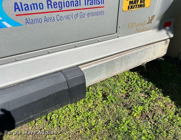 image for item MH9942 2014 Ford E350  shuttle bus