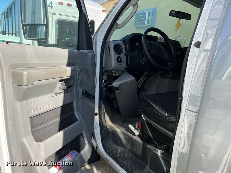 image for item MH9942 2014 Ford E350  shuttle bus