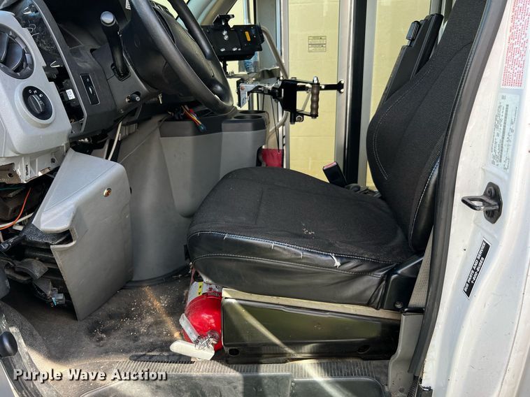 image for item MH9942 2014 Ford E350  shuttle bus