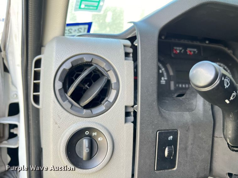 image for item MH9942 2014 Ford E350  shuttle bus