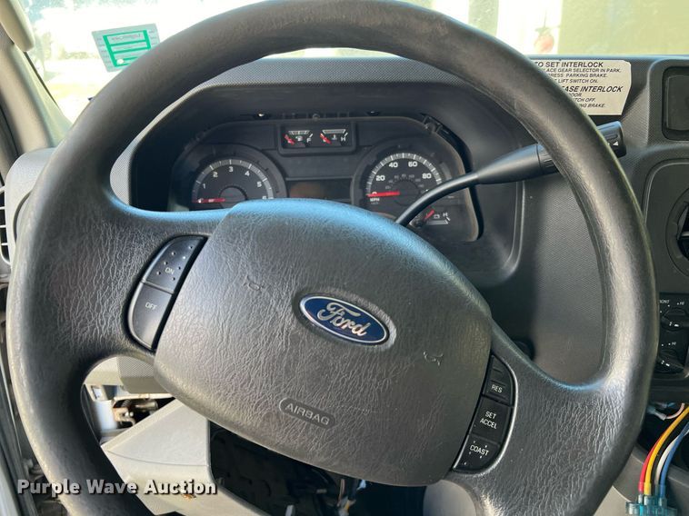 image for item MH9942 2014 Ford E350  shuttle bus