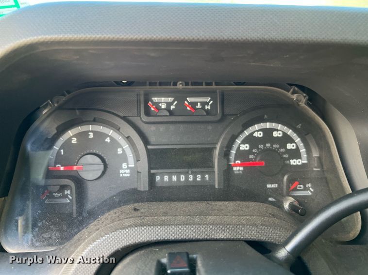 image for item MH9942 2014 Ford E350  shuttle bus