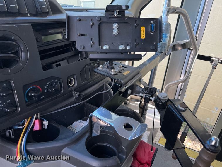 image for item MH9942 2014 Ford E350  shuttle bus