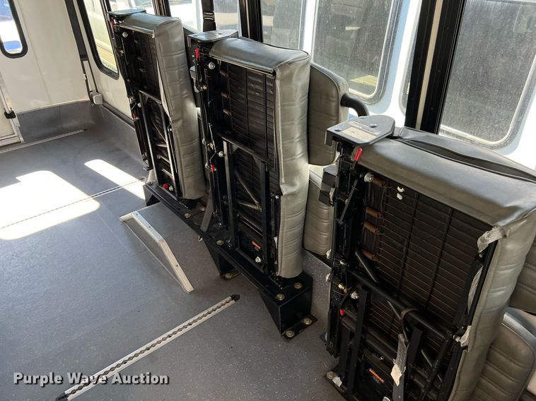 image for item MH9942 2014 Ford E350  shuttle bus