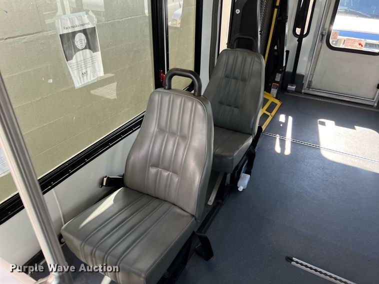 image for item MH9942 2014 Ford E350  shuttle bus