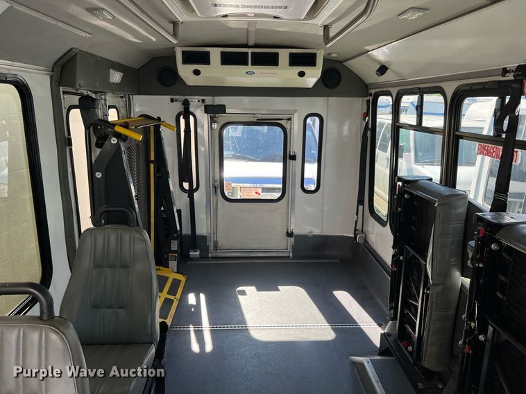 image for item MH9942 2014 Ford E350  shuttle bus