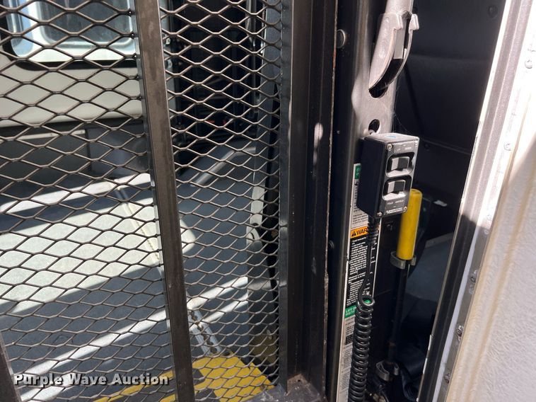 image for item MH9942 2014 Ford E350  shuttle bus