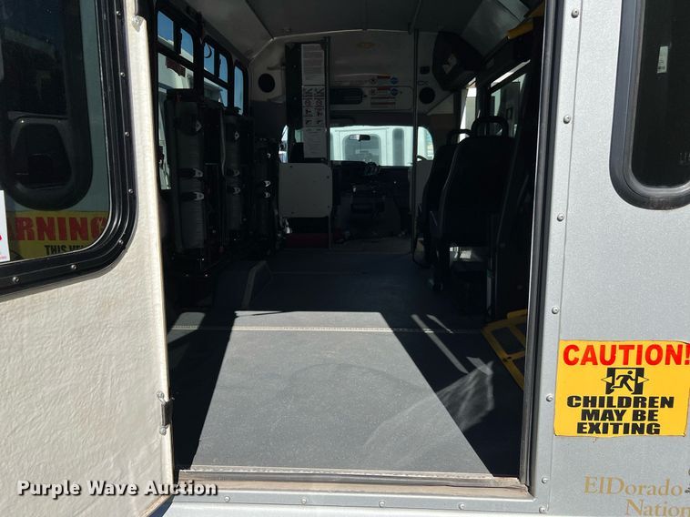 image for item MH9942 2014 Ford E350  shuttle bus