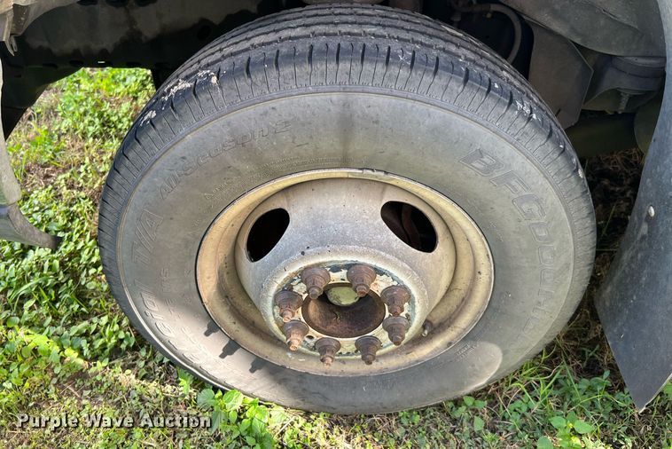 image for item MH9942 2014 Ford E350  shuttle bus