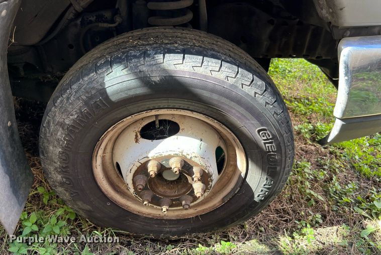 image for item MH9942 2014 Ford E350  shuttle bus