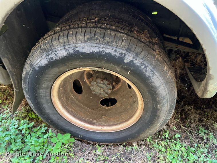 image for item MH9942 2014 Ford E350  shuttle bus