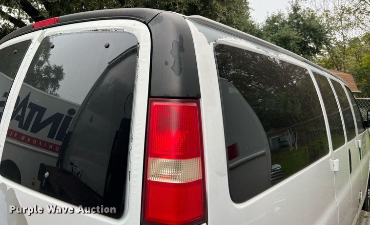 image for item MH9945 2008 Chevrolet Express 3500  van