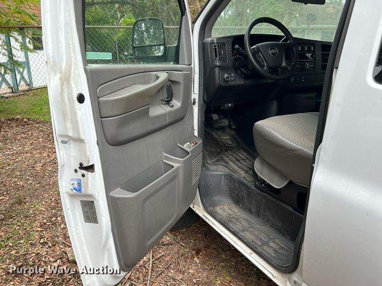 image for item MH9945 2008 Chevrolet Express 3500  van