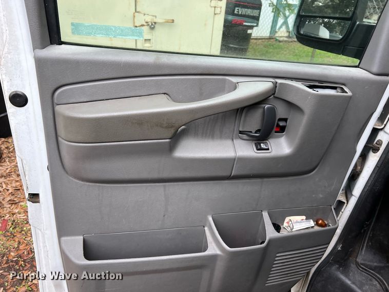 image for item MH9945 2008 Chevrolet Express 3500  van