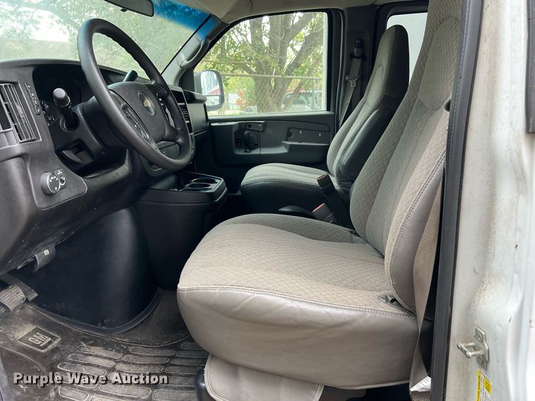 image for item MH9945 2008 Chevrolet Express 3500  van