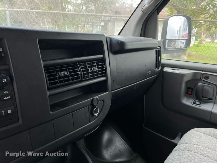 image for item MH9945 2008 Chevrolet Express 3500  van