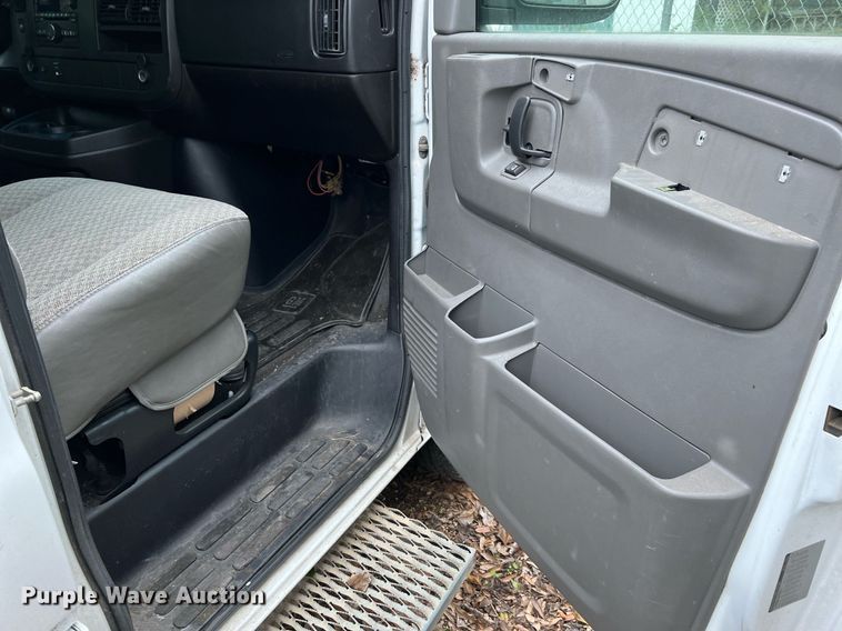 image for item MH9945 2008 Chevrolet Express 3500  van
