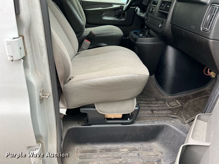 image for item MH9945 2008 Chevrolet Express 3500  van