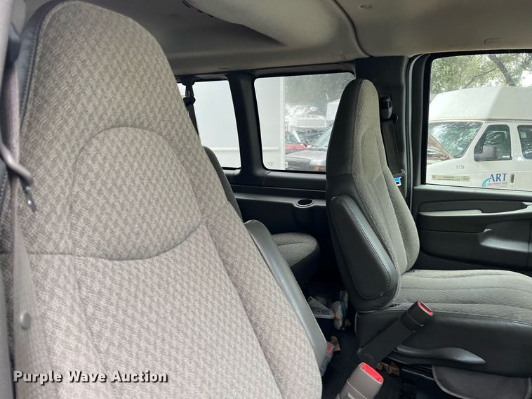 image for item MH9945 2008 Chevrolet Express 3500  van