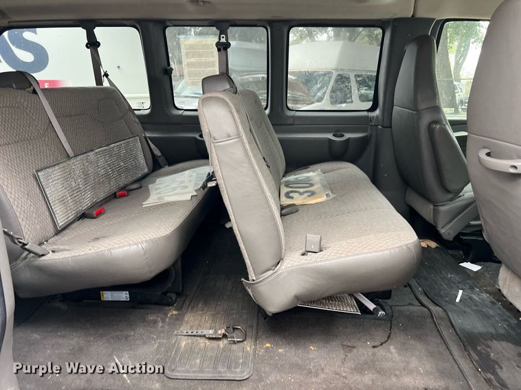image for item MH9945 2008 Chevrolet Express 3500  van