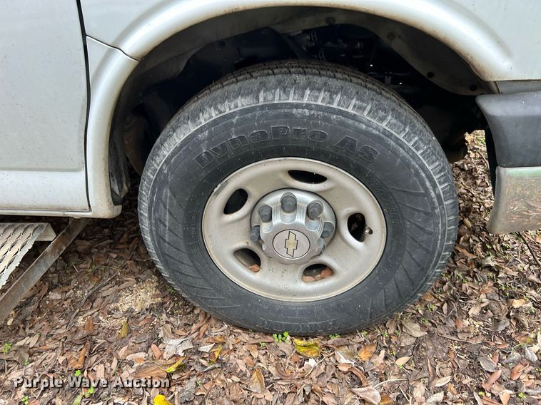 image for item MH9945 2008 Chevrolet Express 3500  van
