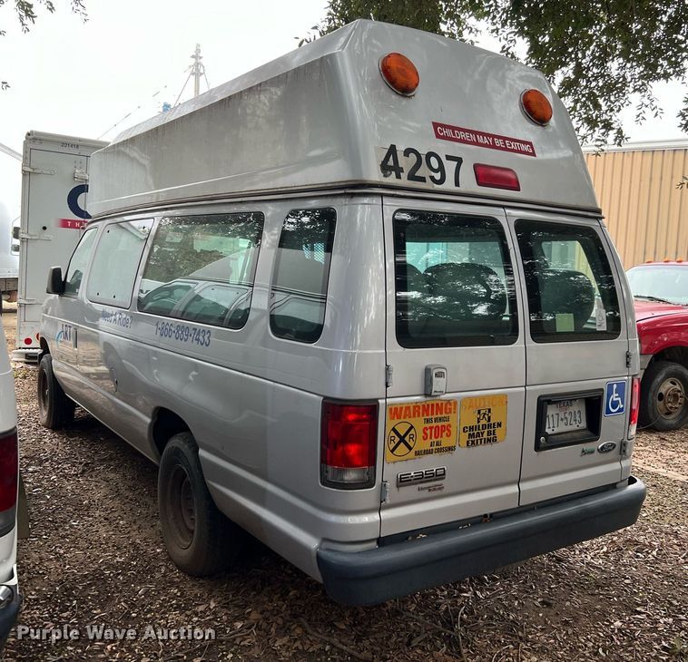 image for item MH9946 2014 Ford E350  handicap accessible van