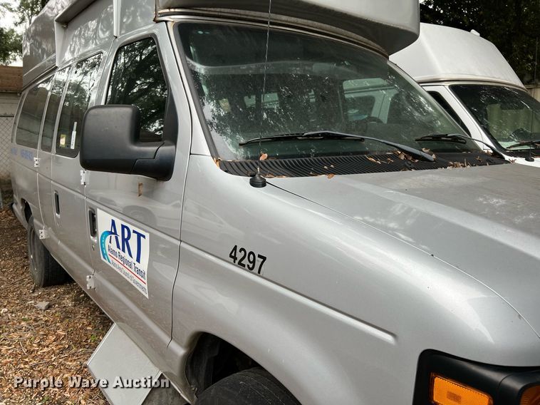 image for item MH9946 2014 Ford E350  handicap accessible van