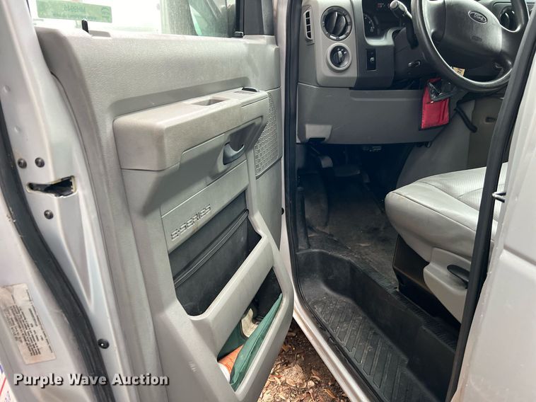 image for item MH9946 2014 Ford E350  handicap accessible van