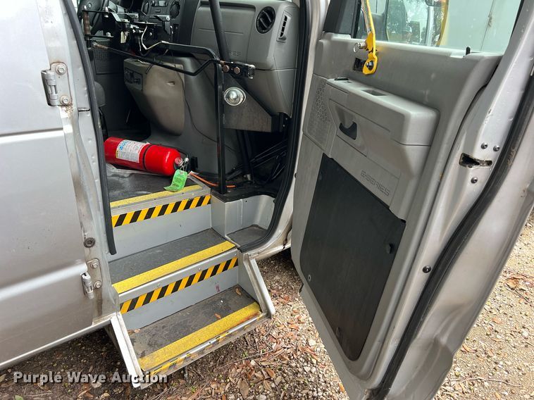 image for item MH9946 2014 Ford E350  handicap accessible van