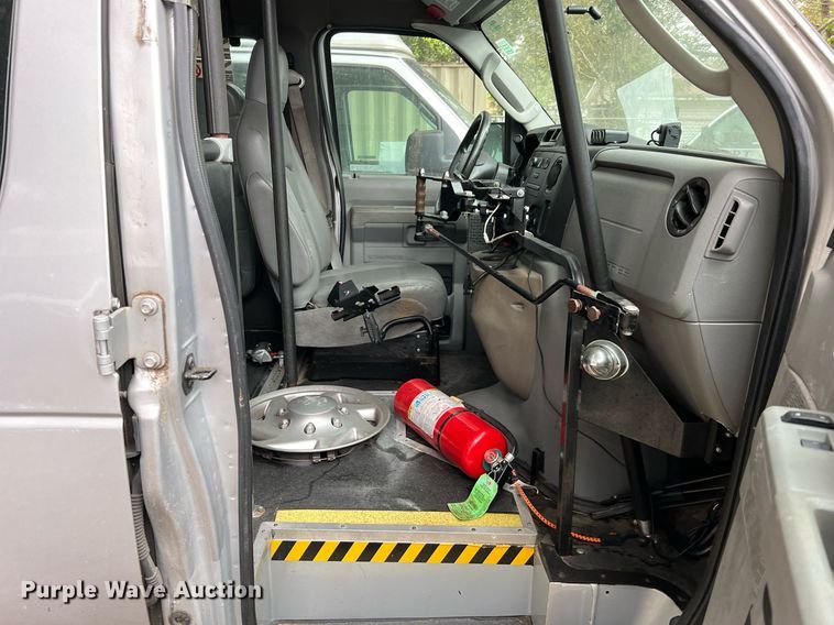 image for item MH9946 2014 Ford E350  handicap accessible van