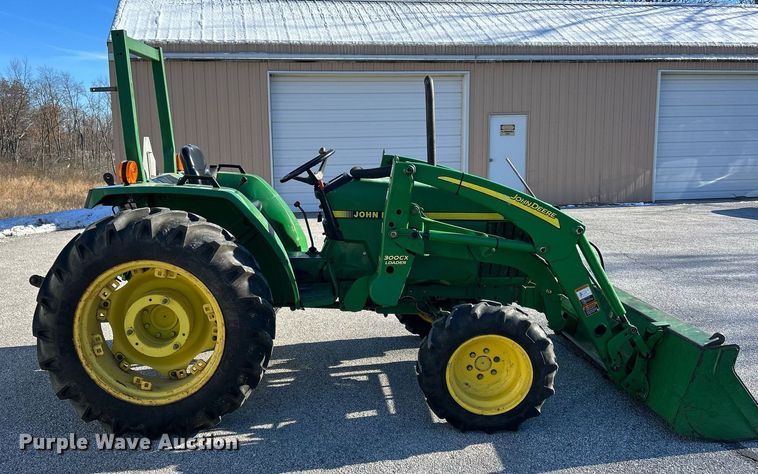 image for item MO9102 1990 John Deere 970  MFWD tractor