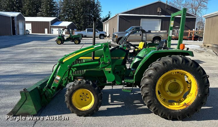 image for item MO9102 1990 John Deere 970  MFWD tractor