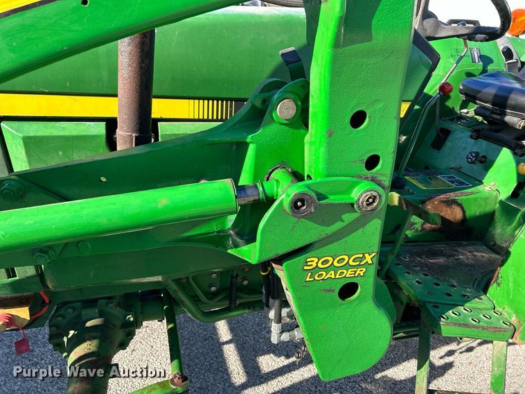 image for item MO9102 1990 John Deere 970  MFWD tractor