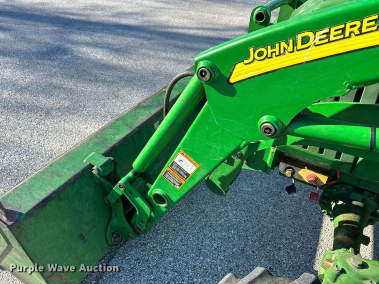 image for item MO9102 1990 John Deere 970  MFWD tractor