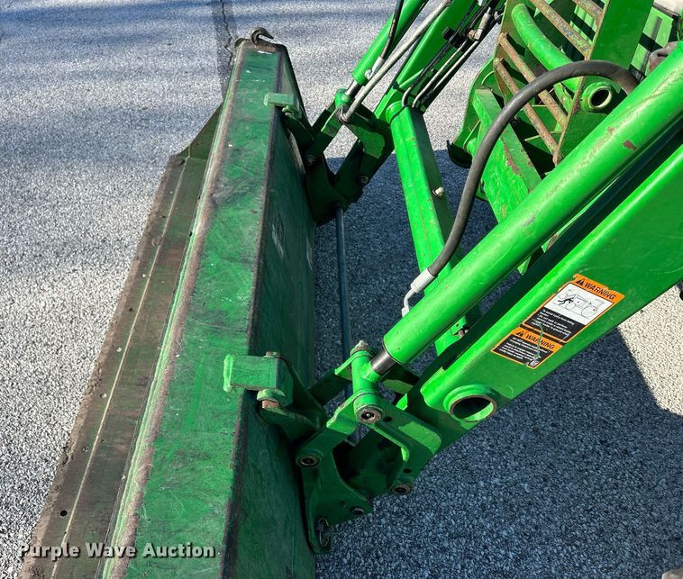 image for item MO9102 1990 John Deere 970  MFWD tractor